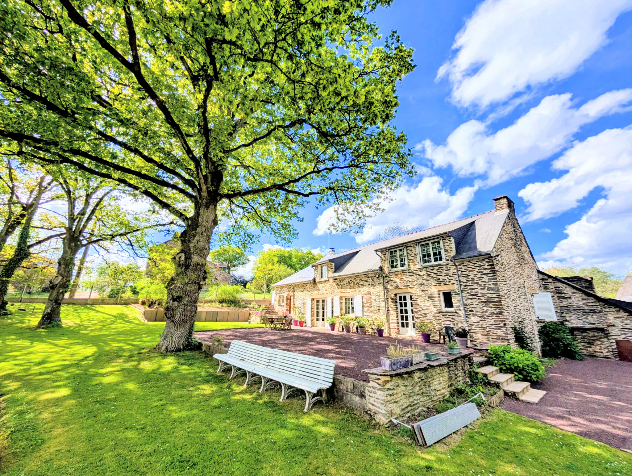 EXCLUSIVITÉ : MAGNIFIQUE LONGÈRE EN PIERRE ET SON DOMAINE BOISÉ   GUER (56380) AVEC CHT IMMOBILIER