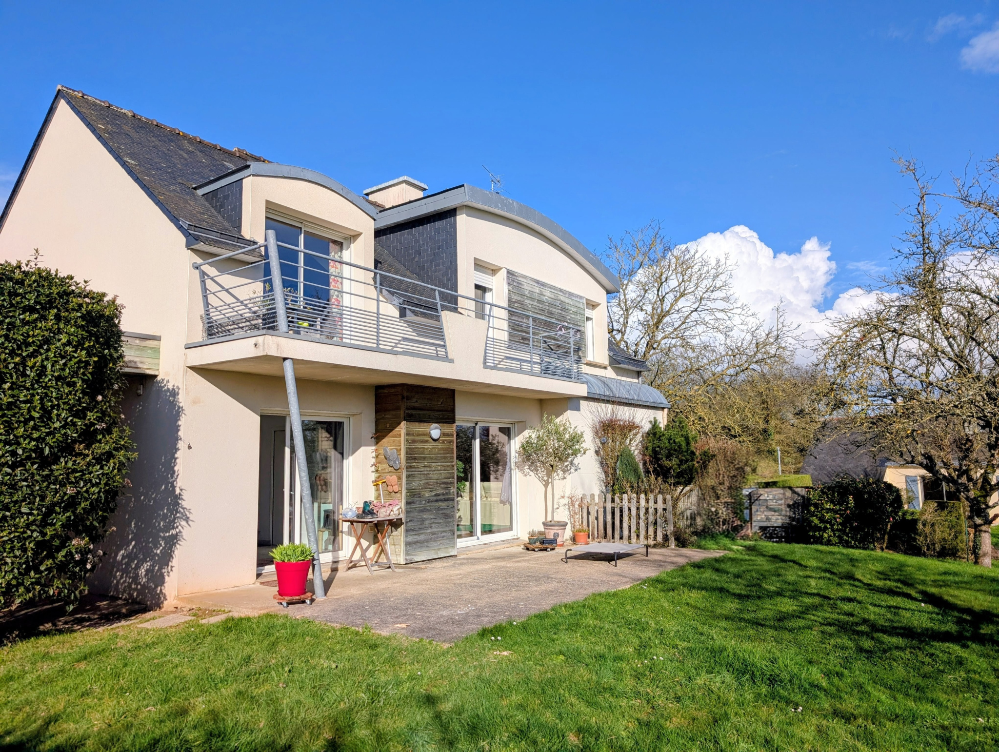 EXCLUSIVITÉ : GRANDE MAISON AVEC 5 CHAMBRES    CENTRE-VILLE DE GUER (56380) AVEC CHT IMMOBILIER