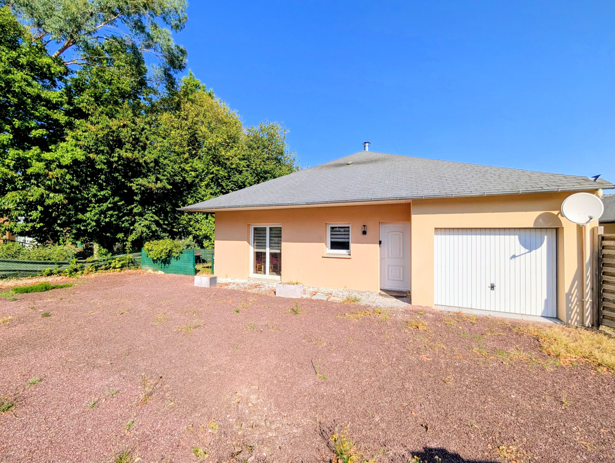 MAISON DE PLAIN-PIED EN CENTRE-VILLE DE PLÉLAN-LE-GRAND (35380) AVEC CHT IMMOBILIER
